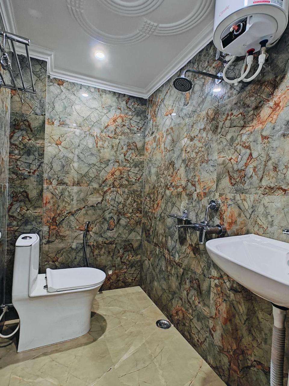 Hotel The Pushpraj Варанаси Экстерьер фото