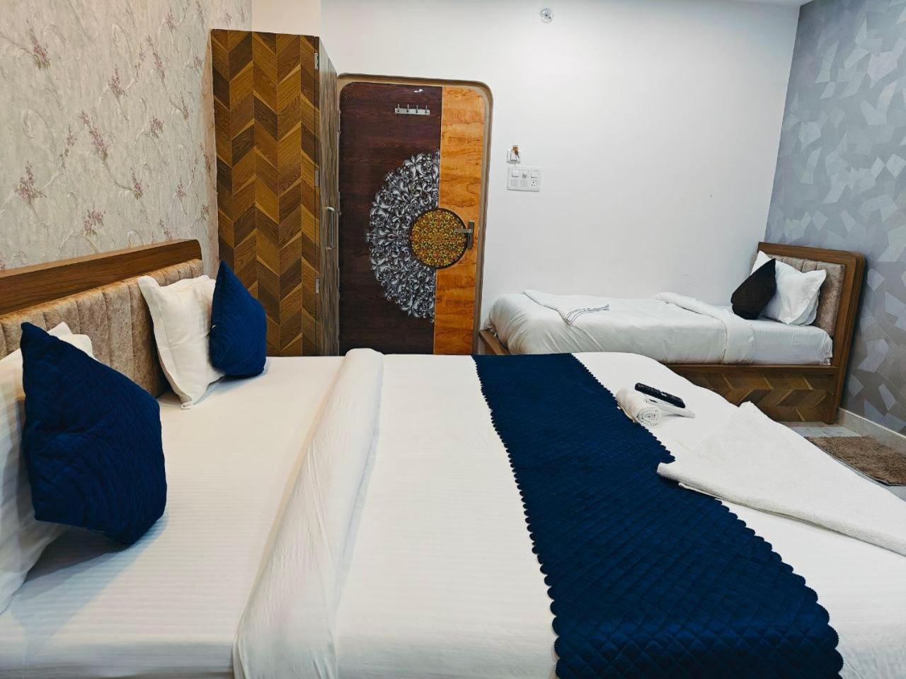 Hotel The Pushpraj Варанаси Экстерьер фото