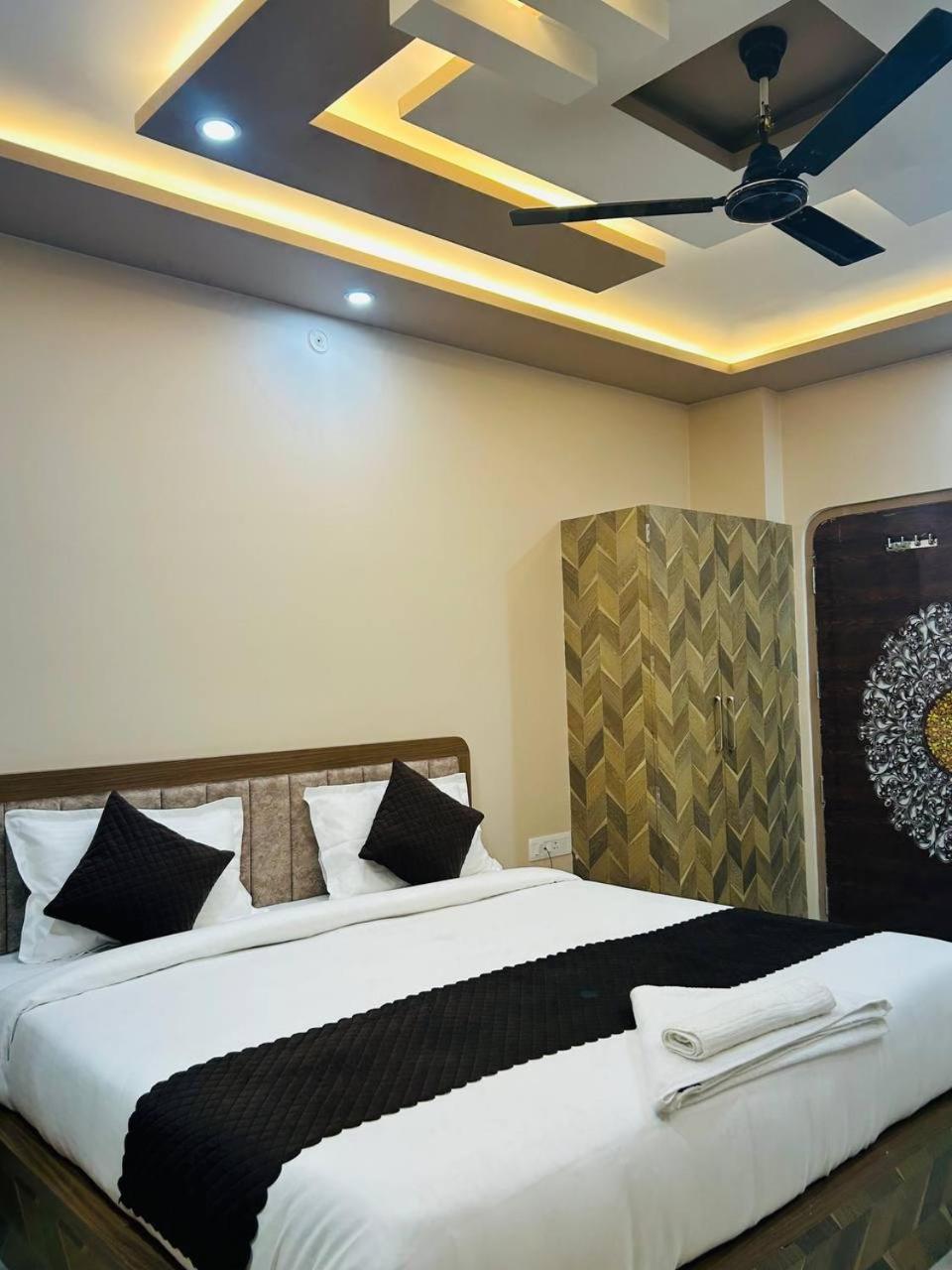 Hotel The Pushpraj Варанаси Экстерьер фото