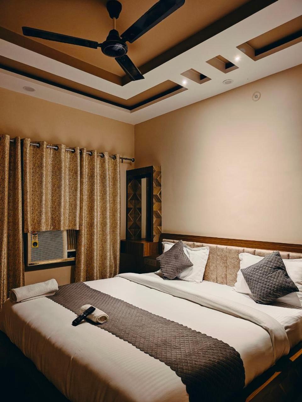 Hotel The Pushpraj Варанаси Экстерьер фото